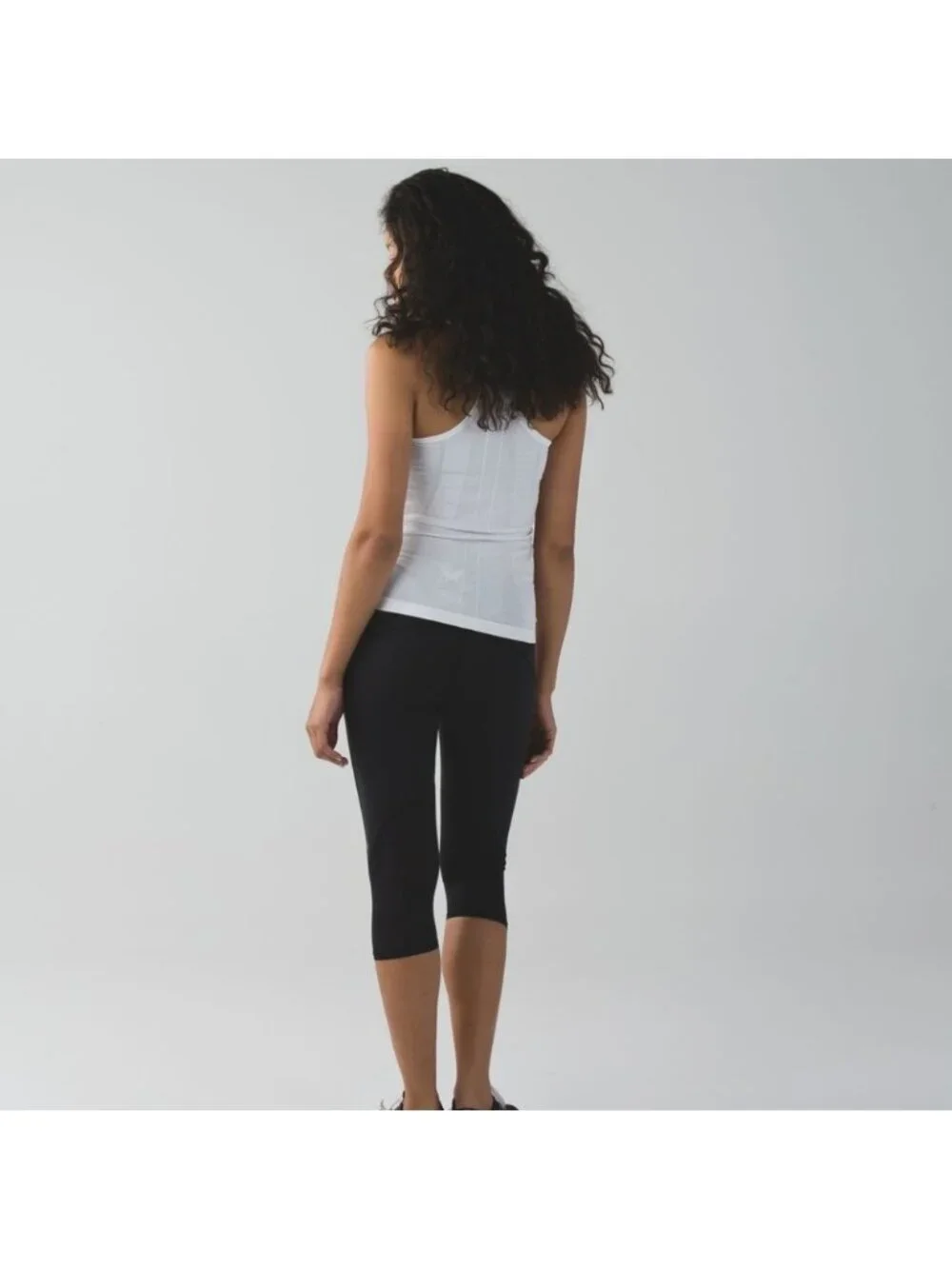 Lululemon Vent It Out Crop Black / Exploded Butterfly Texture Almost Blue Naval